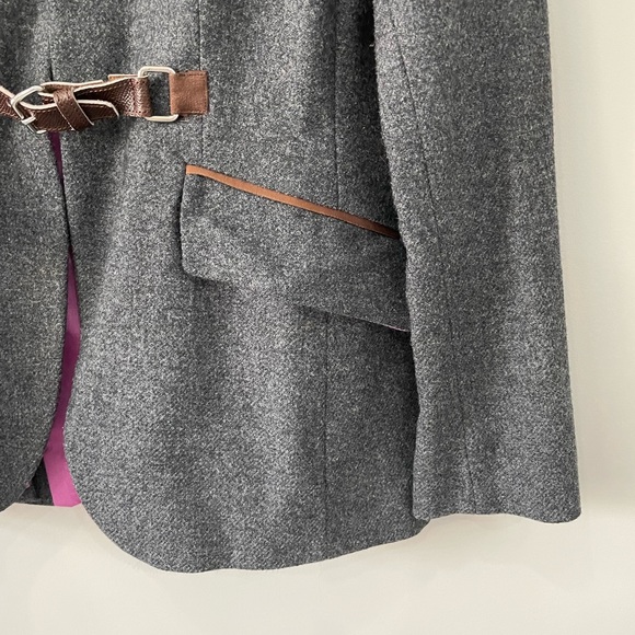 Karin Miller Hamburg wool coat with buckles - Picture 4 of 13